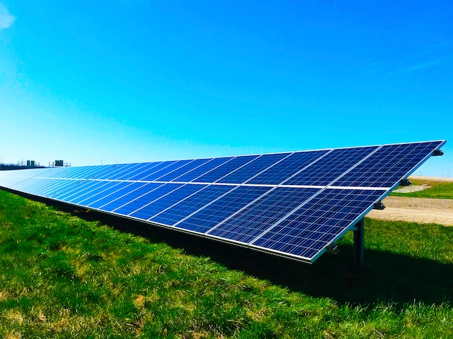 未来のエネルギー：太陽光発電と蓄電池の相乗効果